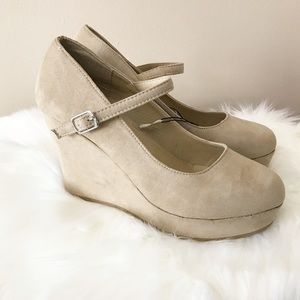 Rue 21 Faux Suede Tan Wedges Size L (8/9), NWT